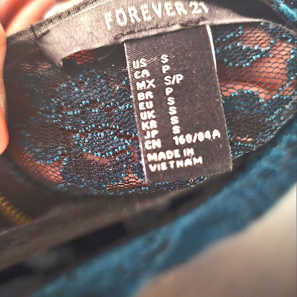 Fovever XXI Green lace mini dress - Picture 3 of 3